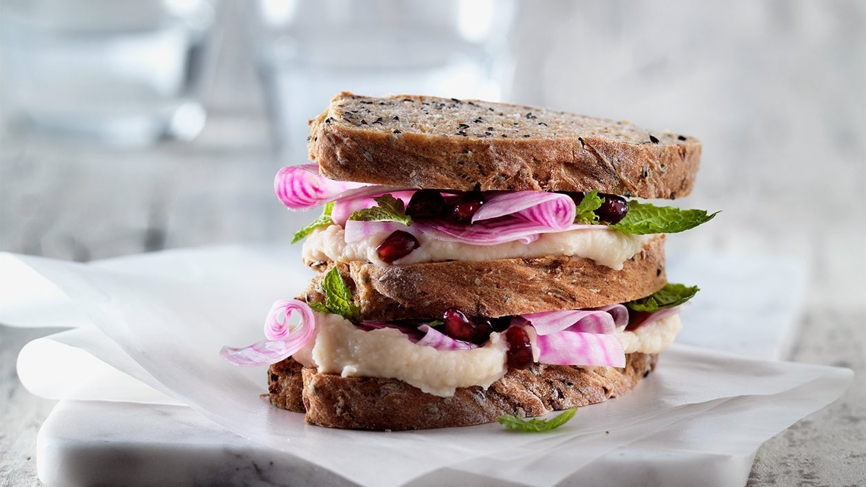 Veganes Sandwich mit Zwiebel-Chili-Brot –  