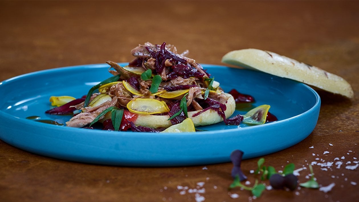Pulled Truthahn mit Rotkrautsalat und Preiselbeer-Mayonnaise –  