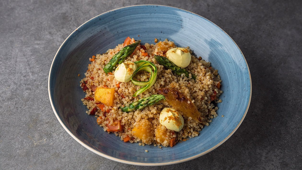 Bulgursalat mit Mango, Kirschtomaten und cremigen Joghurtdressing –  